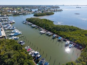 1332 Pasadena Ave S, Unit 205 in South Pasadena, FL - Foto de edificio - Building Photo