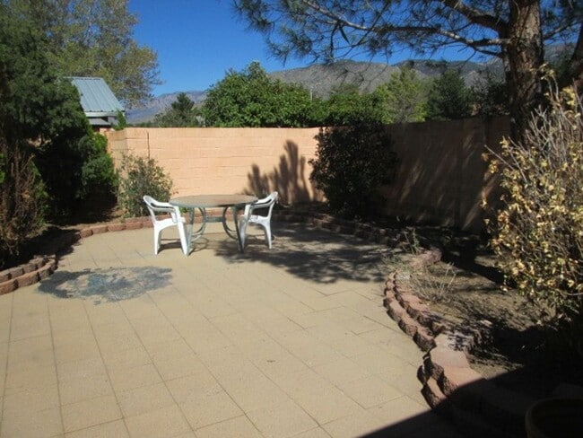 1111 Hupmobile Ct NE in Albuquerque, NM - Building Photo - Building Photo