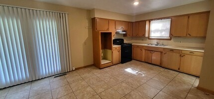 1341 S Oak Grove Ave in Springfield, MO - Building Photo - Building Photo