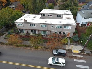 Moreland Terrace in Portland, OR - Building Photo - Building Photo