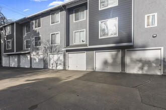 D'Avila Woods Apartments in El Sobrante, CA - Foto de edificio - Building Photo