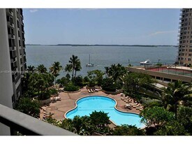520 Brickell Key Dr in Miami, FL - Building Photo