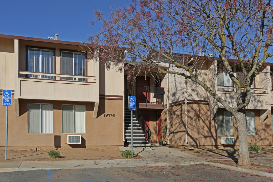 Strathmore Villa in Strathmore, CA - Building Photo