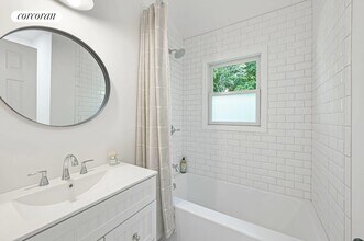 22 Laurel Ln in Sag Harbor, NY - Foto de edificio - Building Photo