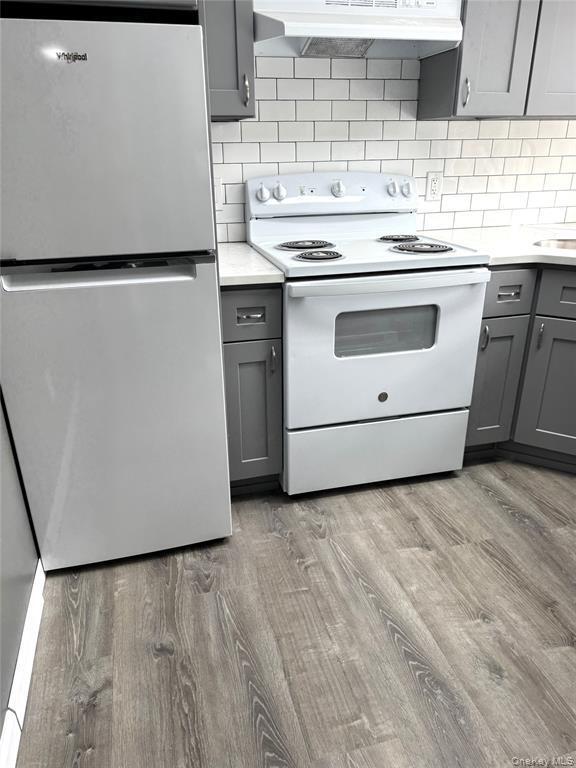 23 Collegeview Ave in Arlington, NY - Building Photo - Building Photo