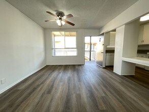 7351 Variel Ave in Canoga Park, CA - Building Photo - Building Photo
