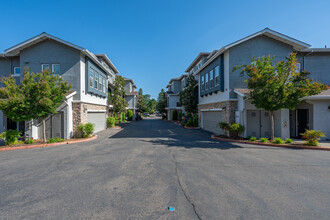 Blairwood Condominiums in Carmichael, CA - Foto de edificio - Building Photo