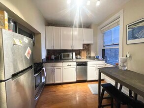 59 Myrtle St, Unit 3 in Boston, MA - Building Photo - Building Photo