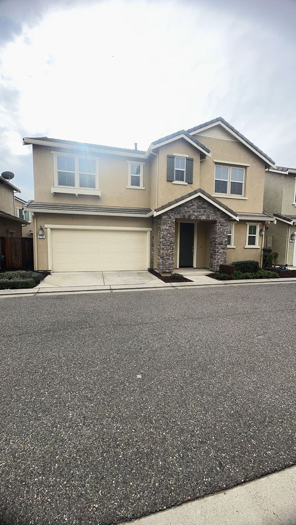 5705 Cornerstone Drive in Riverbank, CA - Building Photo - Building Photo