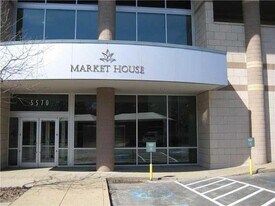 5570 Centre Ave, Unit 203 in Pittsburgh, PA - Building Photo