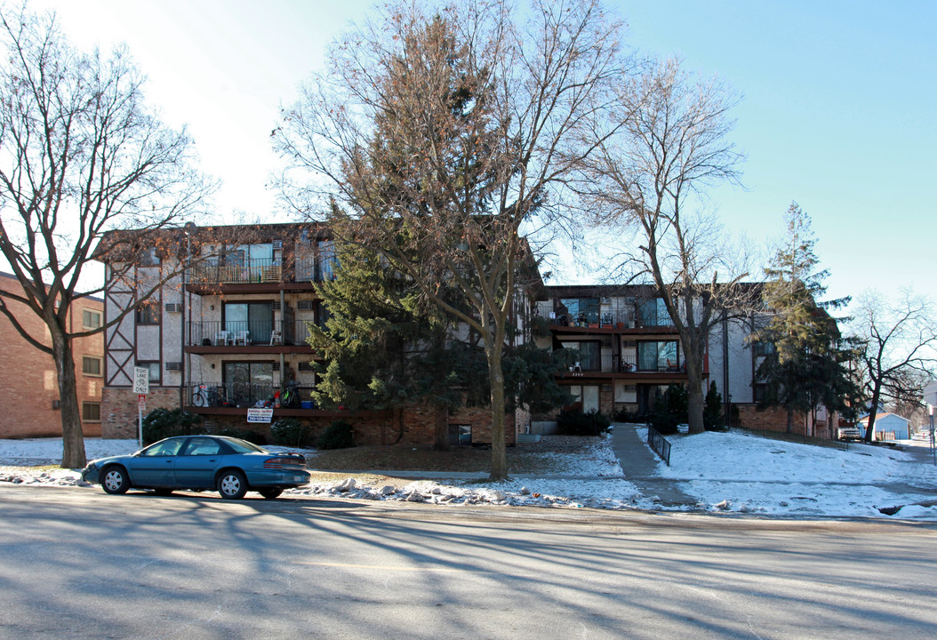 3300 Minnehaha Ave in Minneapolis, MN - Building Photo