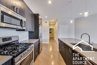 2348 N Lister Ave, Unit 209 in Chicago, IL - Building Photo - Building Photo