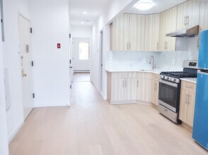 3956 58th St in Woodside, NY - Building Photo - Building Photo