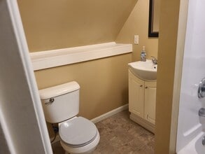 914 S Center St, Unit 3 in Bloomington, IL - Building Photo - Building Photo