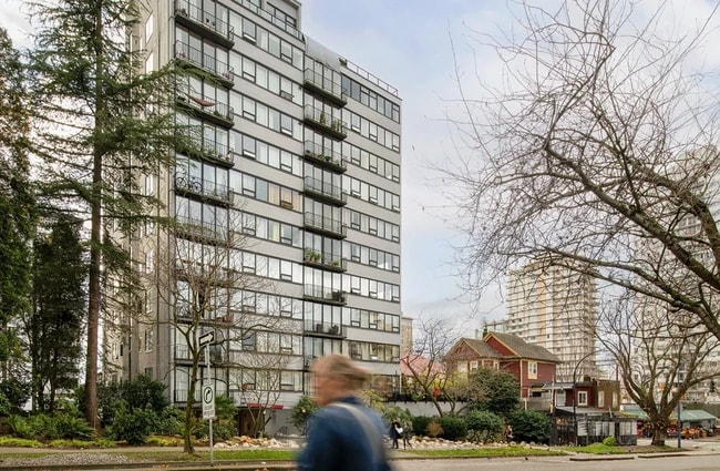 Golden Gates Apartment