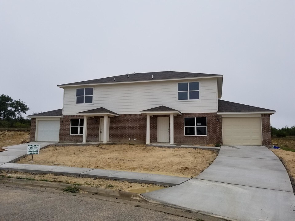 4208 Primrose Dr-Unit -A in Copperas Cove, TX - Building Photo