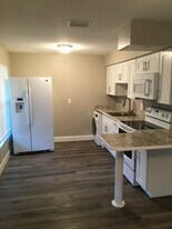 805 10th St SW, Unit Apt A in Largo, FL - Building Photo