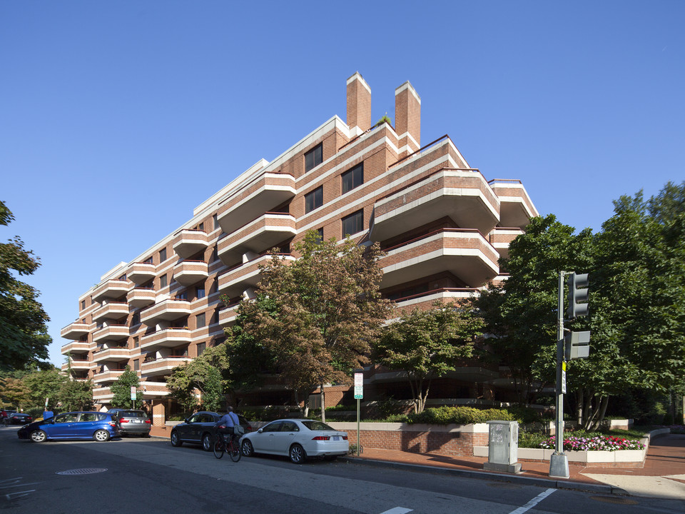 Emerson House on the Park in Washington, DC - Foto de edificio