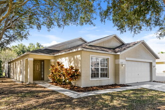 1119 Clear Creek Cir in Clermont, FL - Foto de edificio - Building Photo