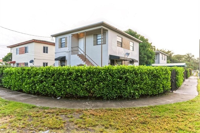 1071 NW 34th St in Miami, FL - Building Photo - Building Photo