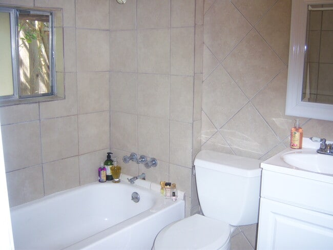 8163 Arthur St in Cotati, CA - Building Photo - Building Photo