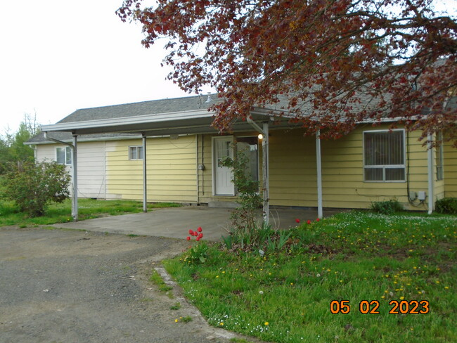 375 Cleveland St in Aumsville, OR - Building Photo - Building Photo