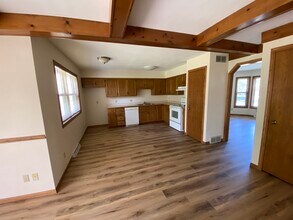 7009 Longmeadow Rd in Madison, WI - Building Photo - Building Photo