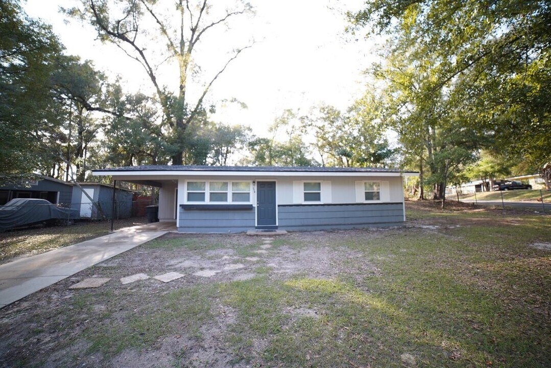 3516 Falcon Dr in Tallahassee, FL - Building Photo