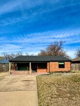 1705 Carlisle Rd in The Village, OK - Building Photo - Building Photo