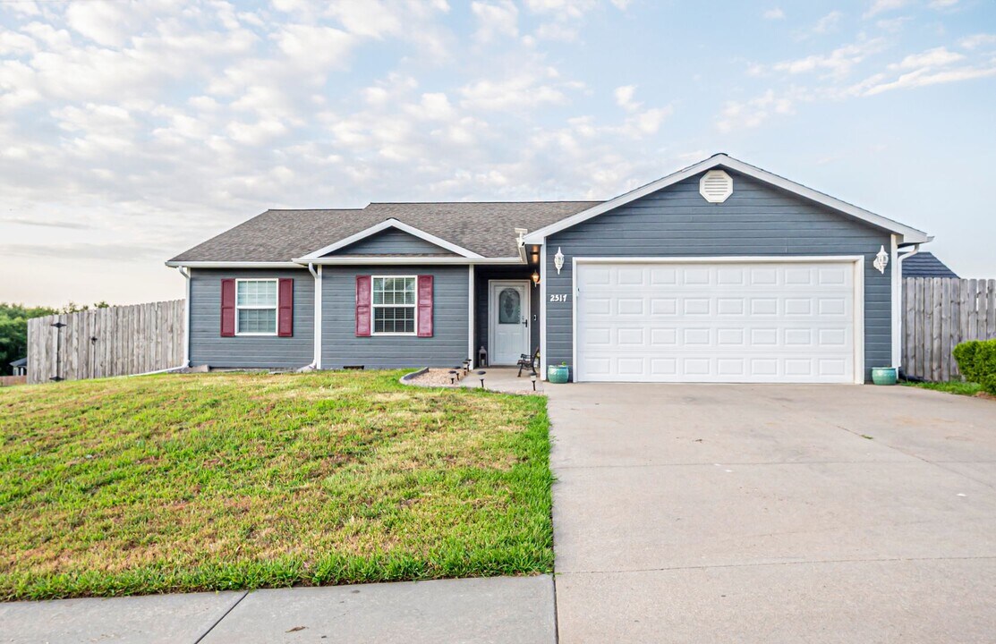 2517 Elm Creek Dr in Junction City, KS - Building Photo