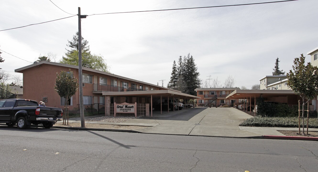 Coral Manor Apartments in Napa, CA - Building Photo