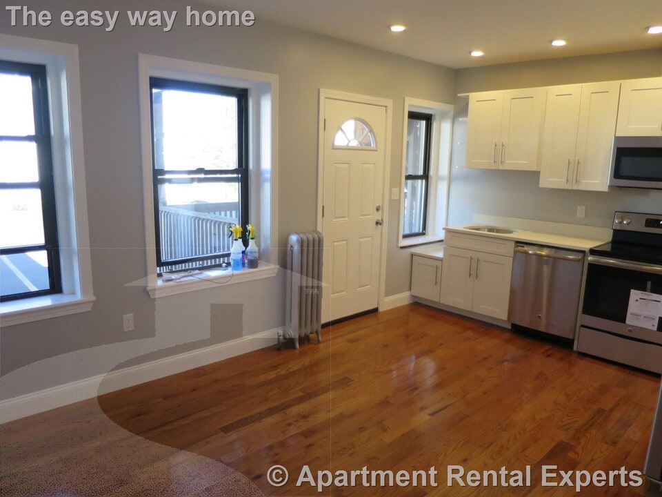 41 Ivaloo St in Somerville, MA - Building Photo