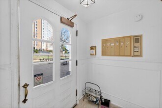 923 S Hanley Rd in Clayton, MO - Building Photo - Building Photo