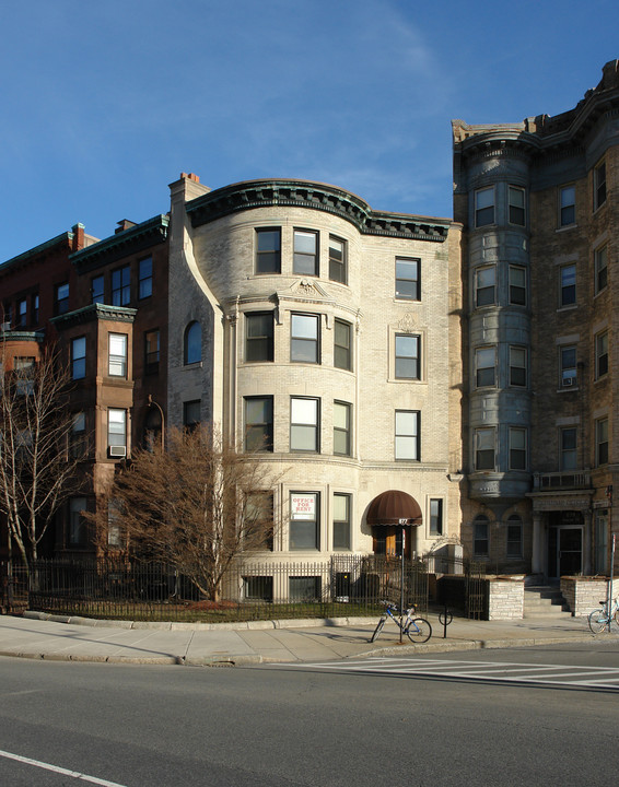 877 Beacon St in Boston, MA - Building Photo