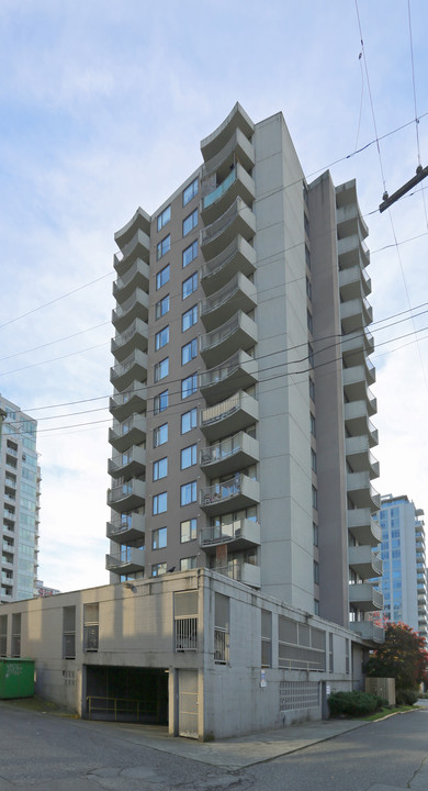 Chatsworth in North Vancouver, BC - Building Photo