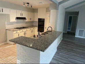 415 Skywood Dr in Houston, TX - Building Photo - Building Photo
