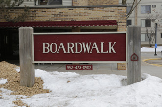 Boardwalk Senior Apartments in Wayzata, MN - Building Photo - Building Photo