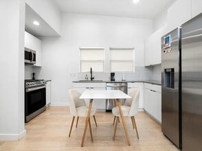 400 E 30th St, Unit 200 in Austin, TX - Foto de edificio - Building Photo