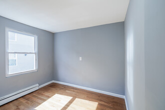 42-52 Essex St in Paterson, NJ - Building Photo - Interior Photo