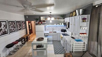 4201 SW 60th Pl in Miami, FL - Building Photo