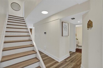 20822 San Simeon Way in Miami, FL - Building Photo - Building Photo