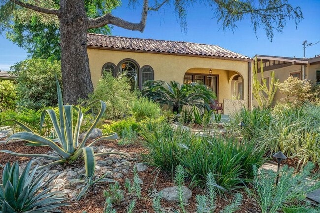 property at 1053 N Mar Vista Ave