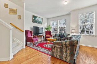 14 Fleet St in North Brunswick, NJ - Building Photo