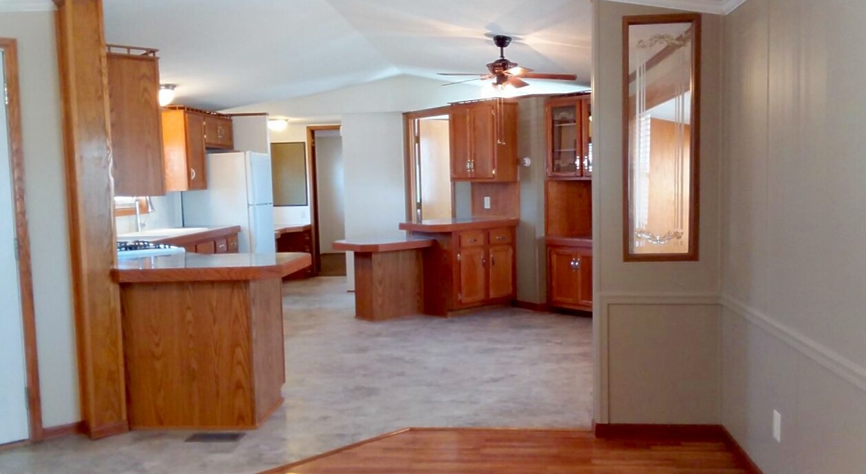 2368 W 148th St S in Mitchellville, IA - Foto de edificio