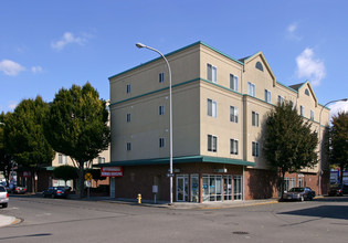 Divine Suites in Renton, WA - Foto de edificio - Building Photo