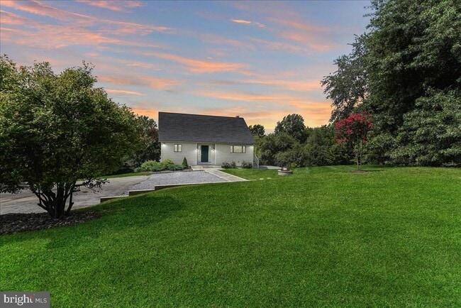 property at 619 E Hillendale Rd