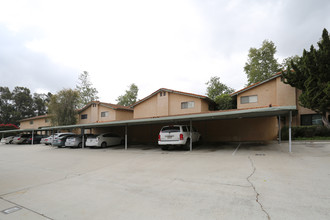 Barranca Vista Townhomes in Ventura, CA - Building Photo - Building Photo