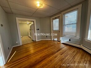 17 Edwards St in Waterville, ME - Foto de edificio - Building Photo
