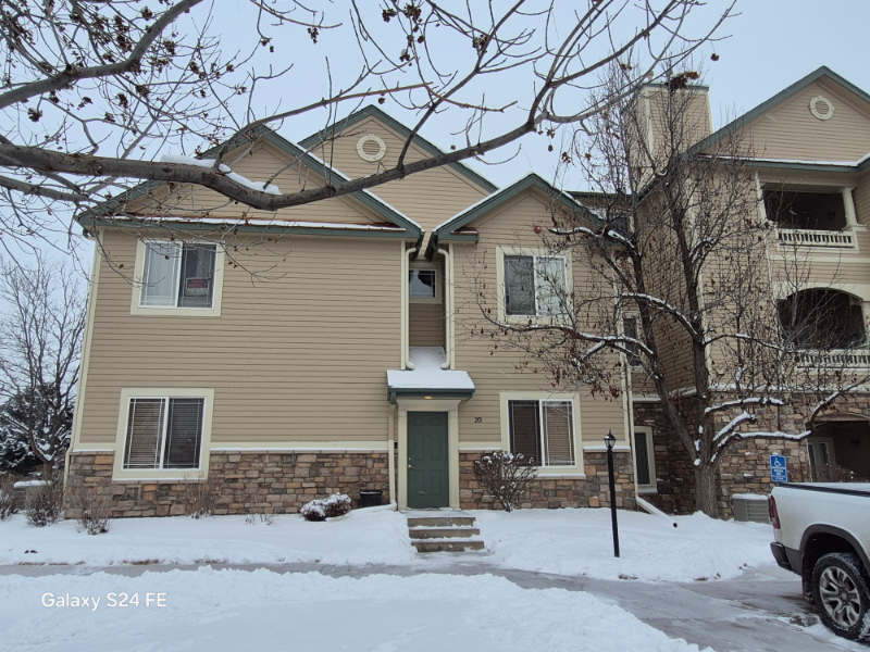 8354 S Holland Way in Littleton, CO - Building Photo