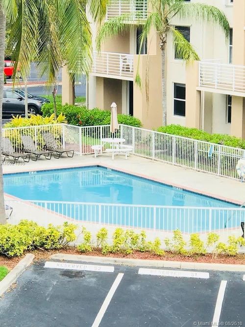 2731 Ocean Club Blvd-Unit -7C in Hollywood, FL - Building Photo - Building Photo